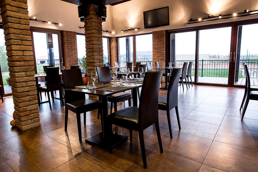 Rooms & Restaurace Na Jitrach Semice Exterior foto